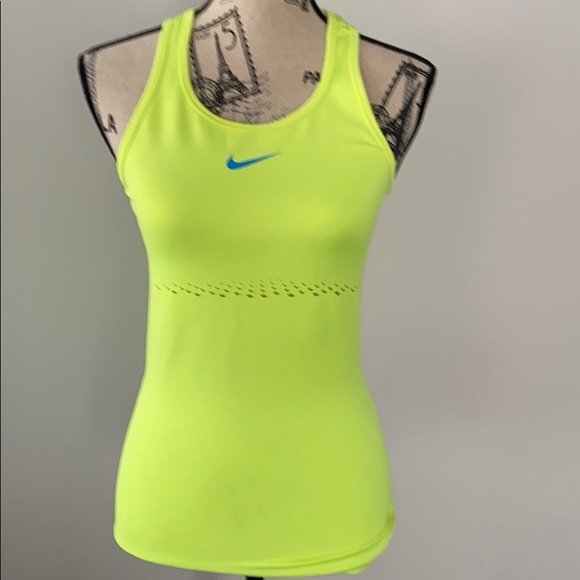 Nike bundle of 2 workout tops - Picture 2 of 11